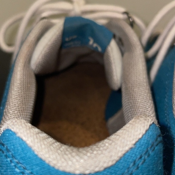 Saola Women Vegan Teal Blue Sneaker Size 10.  
Excellent condition - Picture 8 of 10